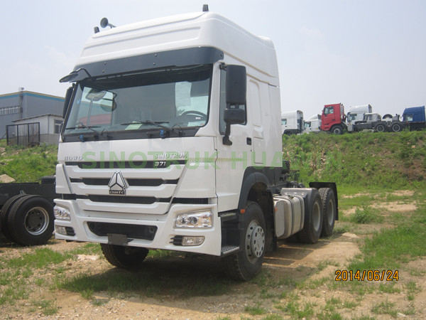 Camión tractor SINOTRUK HOWO 6x4 con dos traviesas