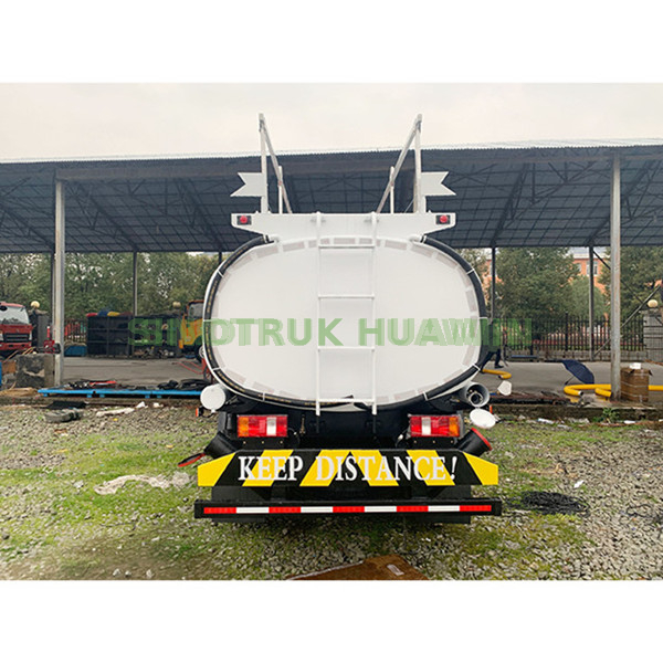 Camión de combustible SINOTRUK HOWO 6X4-20,000L