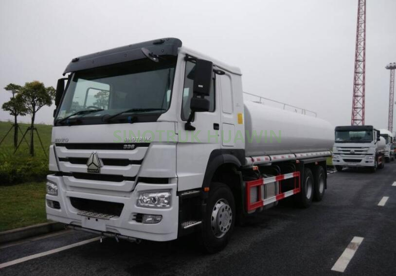 Camión rociador de agua HOWO 6x4 2000 litros