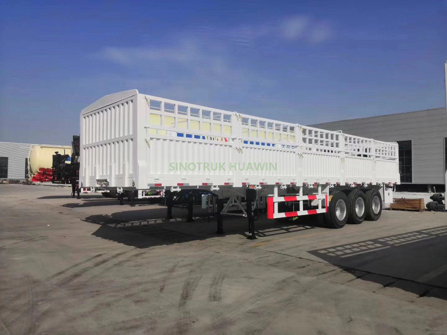 SINOTRUK 40FT Semirremolque de almacén de 3 ejes