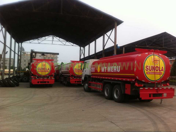 Camión cisterna de reabastecimiento de combustible SINOTRUK HOWO 6X4