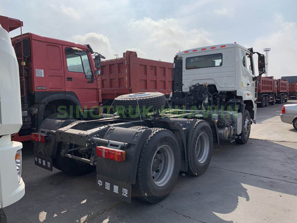 Camión tractor SINOTRUK HOWO E7G 6x4 para África