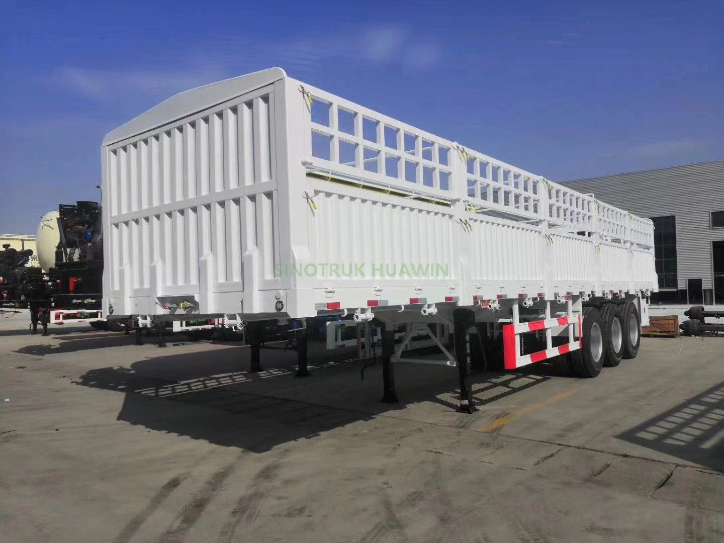 SINOTRUK 40FT Semirremolque de almacén de 3 ejes