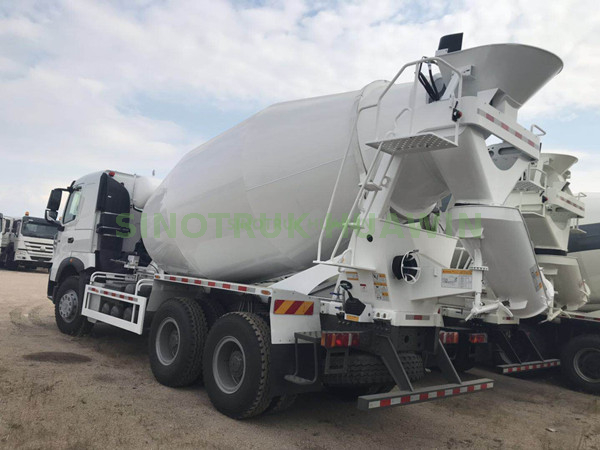 Camión hormigonera SINOTRUK HOWO A7 6X4