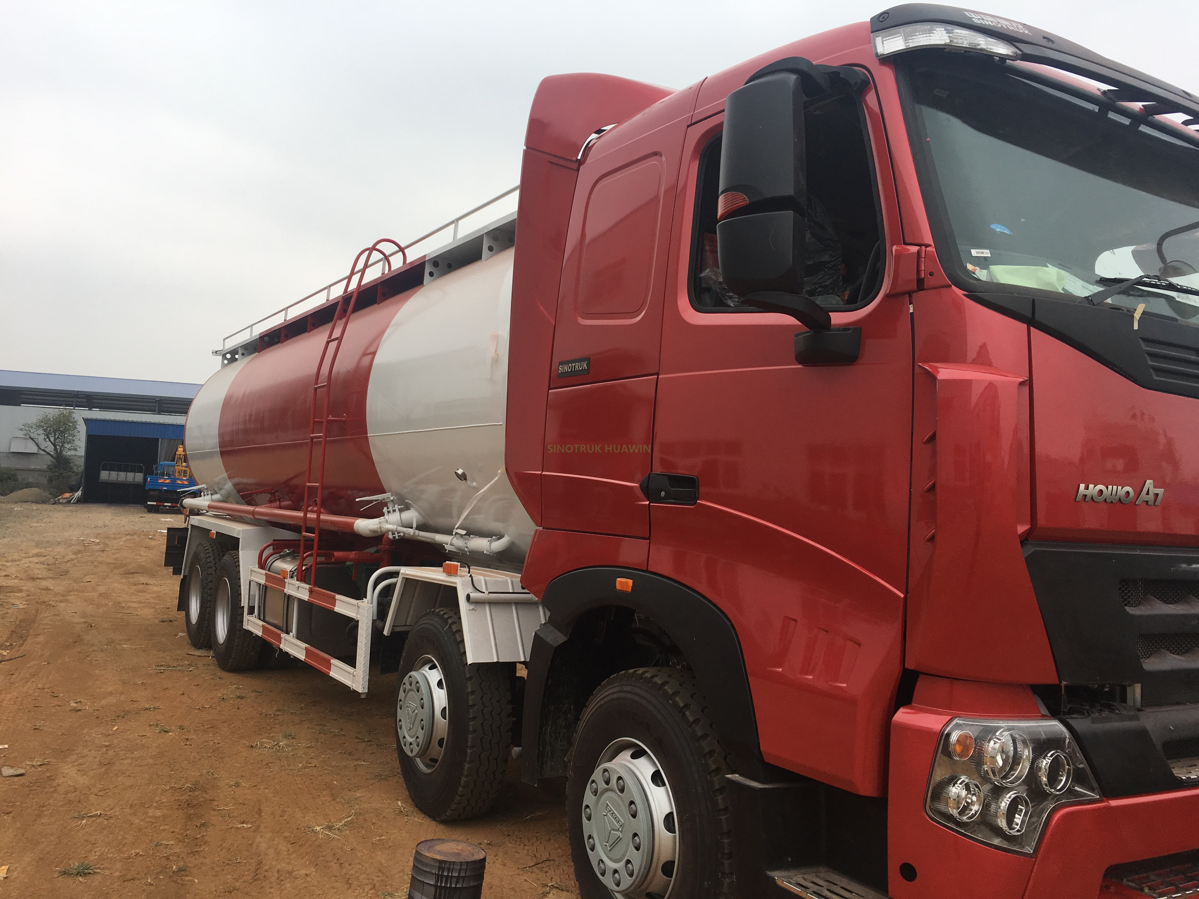 Camión de cemento a granel SINOTRUK HOWO 6X4 a la venta