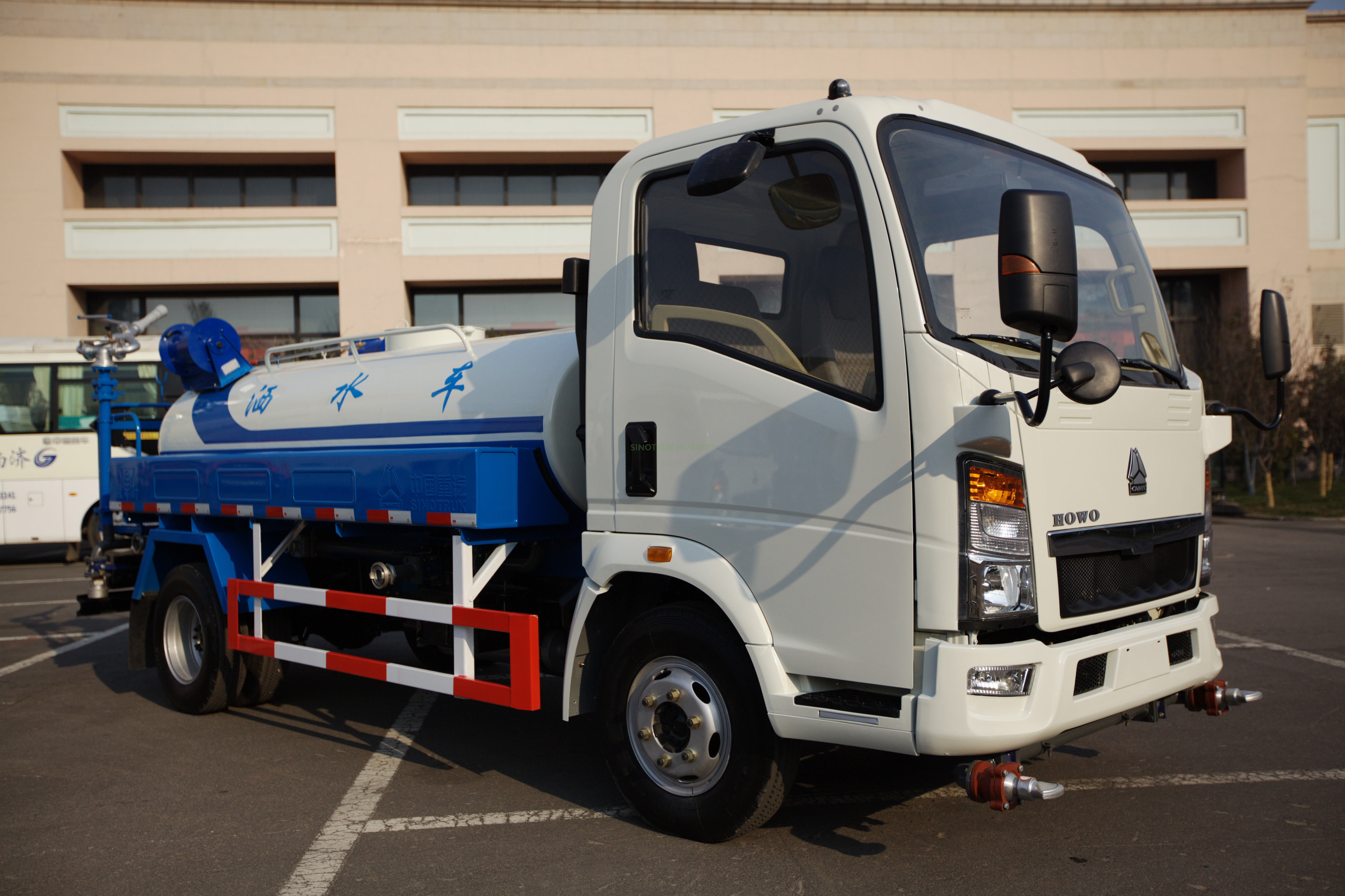 Camión rociador de agua SINOTRUK HOWO 4X2 10000 litros