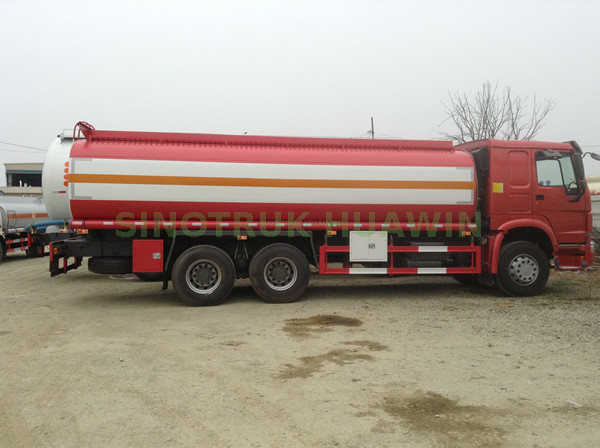 Camión cisterna de combustible de aceite SINOTRUK HOWO 8X4 en venta