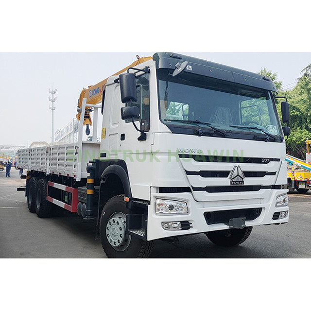 Camión HOWO 6x4 con grúa XCMG 14T