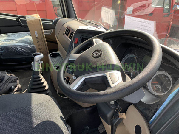 Camión tractor SINOTRUK HOWO E7G 6x4 para África
