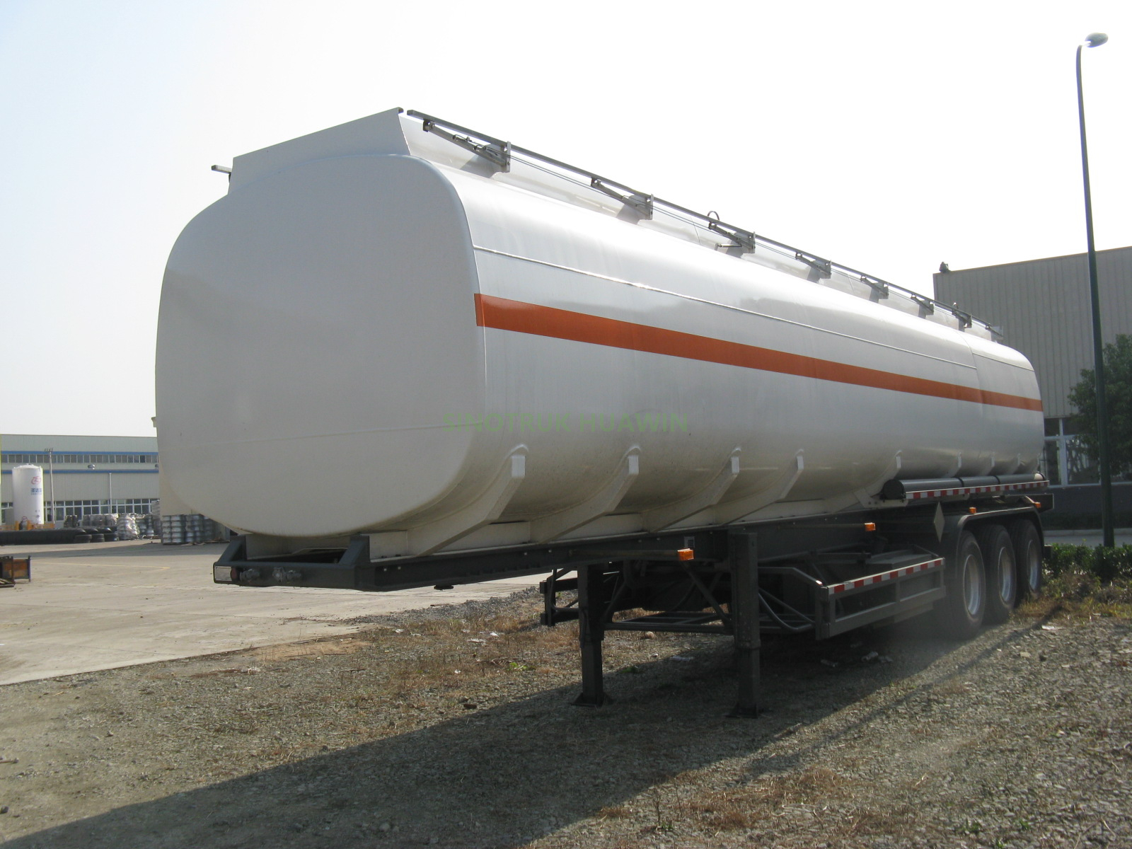 Semirremolque cisterna de combustible de 3 ejes