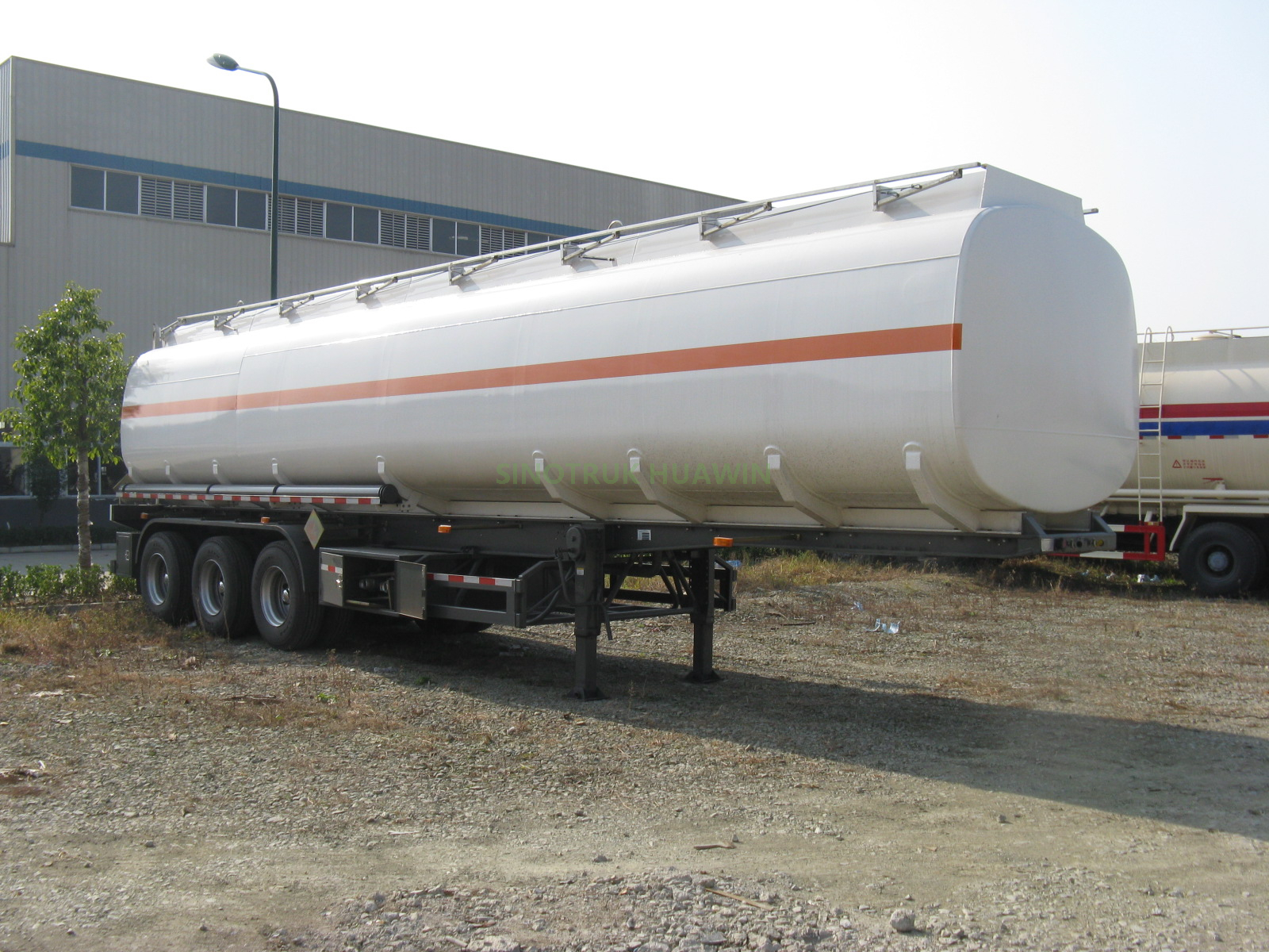 Semirremolque cisterna de combustible de 3 ejes SINOTRUK