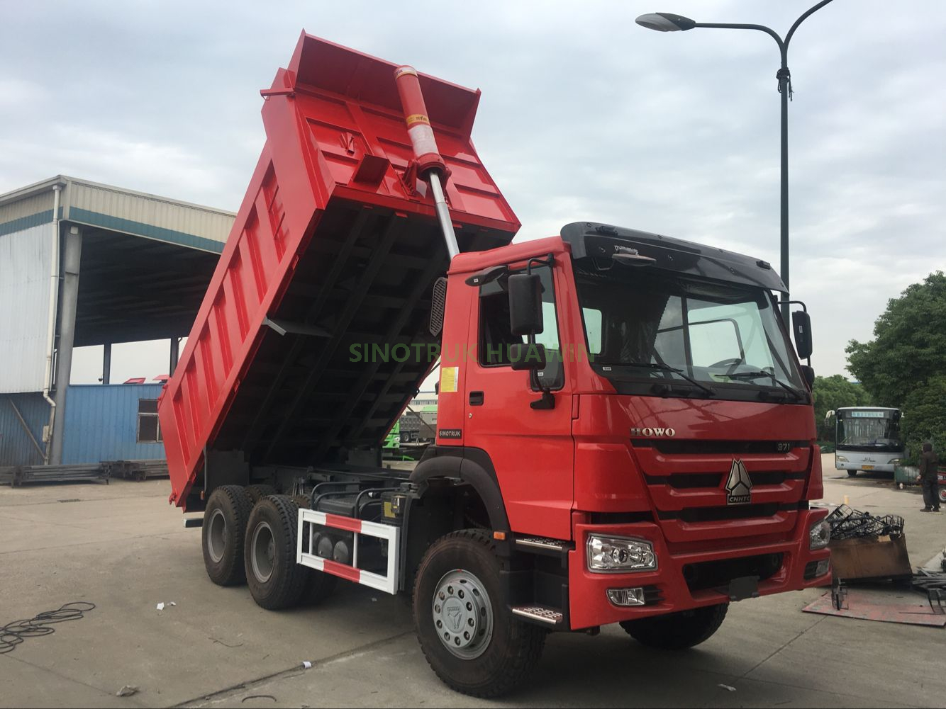 Camión volquete basculante delantero Sinotruck HOWO 6X4