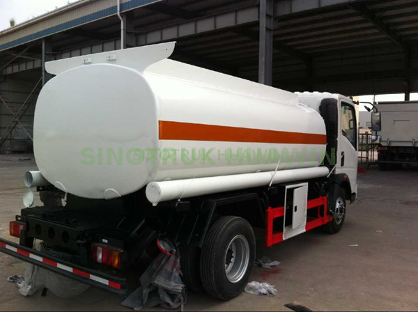 Camión cisterna de combustible SINOTRUK HOWO 4X2