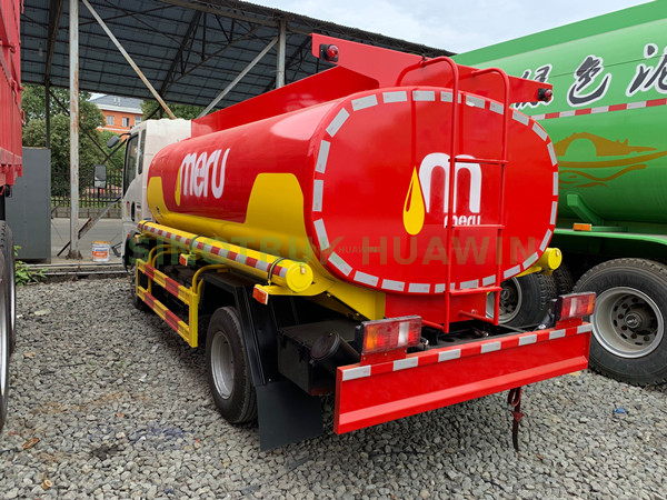 Camión de reabastecimiento de combustible SINOTRUK HOWO 4X2