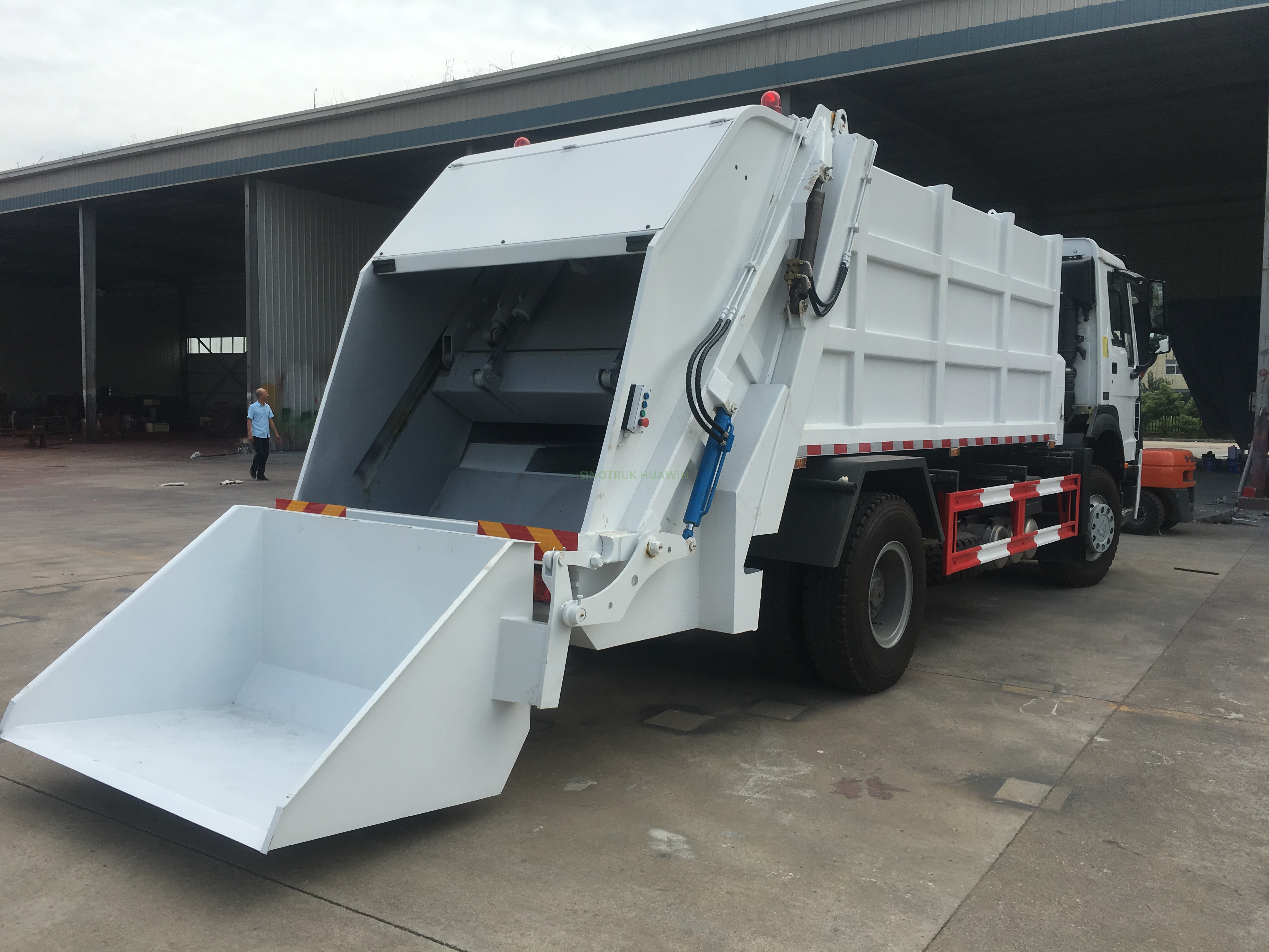 Camión recolector de basura SINOTRUK HOWO 4X2
