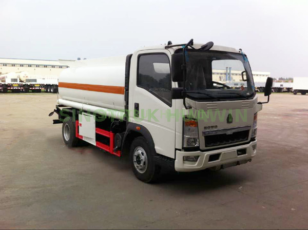 Camión cisterna de combustible SINOTRUK HOWO 4X2