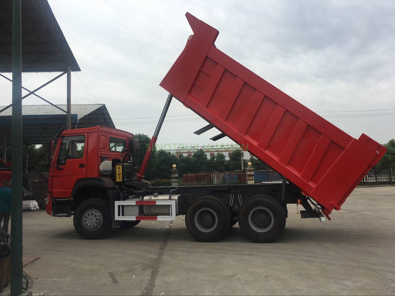 Camión volquete basculante delantero Sinotruck HOWO 6X4