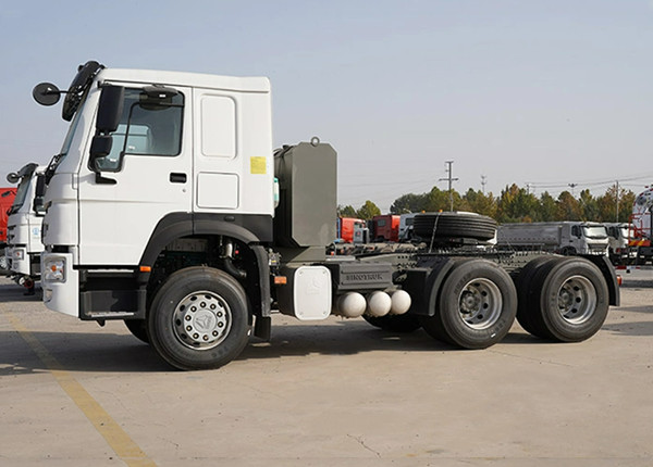 HOWO 10WHEELS TRATOR CAUSH
