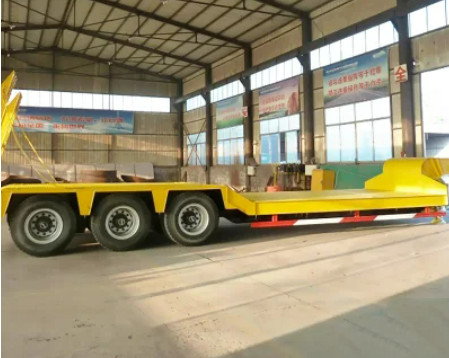 Howo Wall Side Liquid Tower Semi Trailer