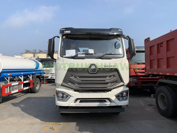 Camión tractor SINOTRUK HOWO E7G 6x4 para África