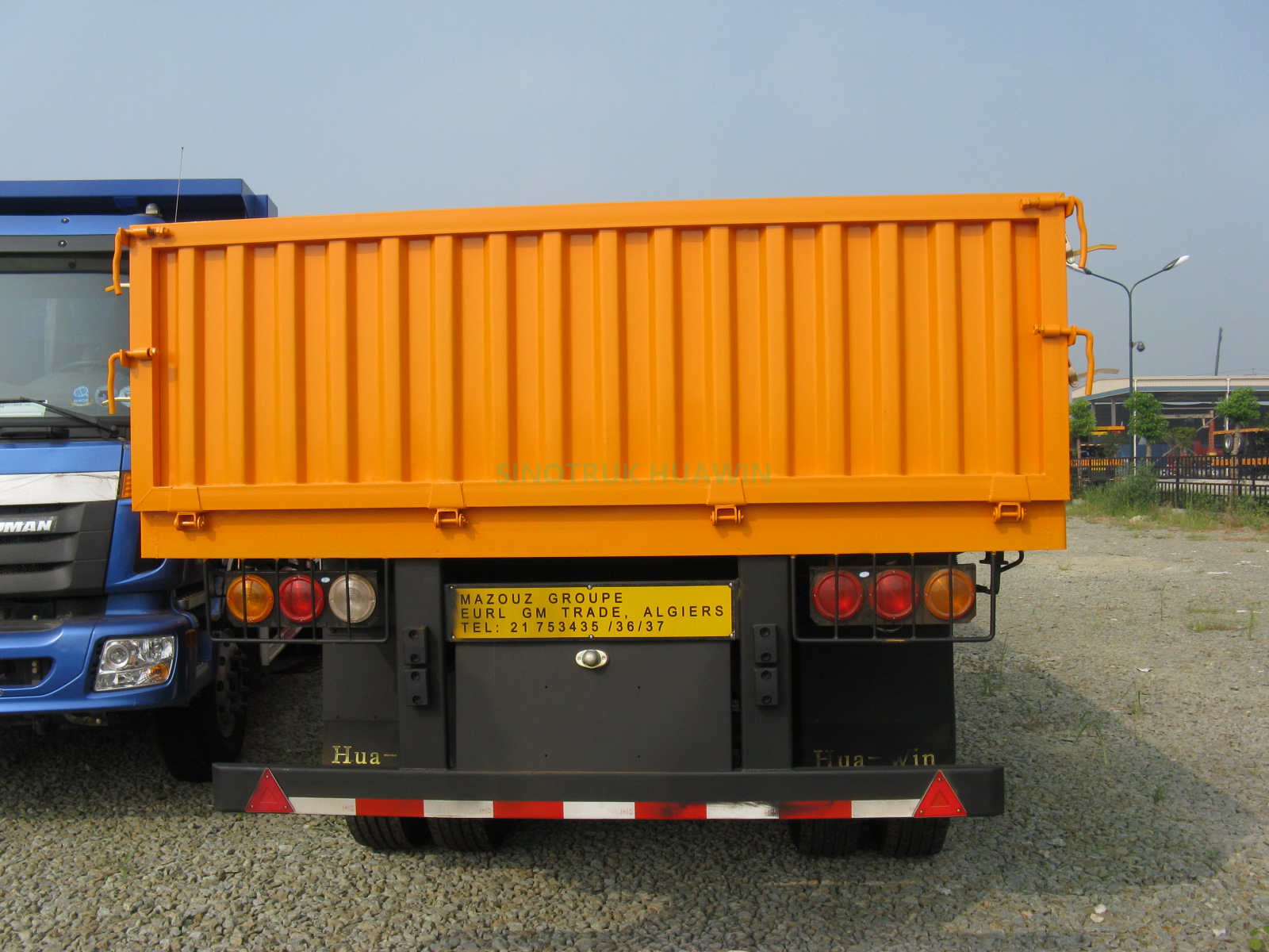 SINOTRUK 40FT Semirremolque lateral de pared de 2 ejes