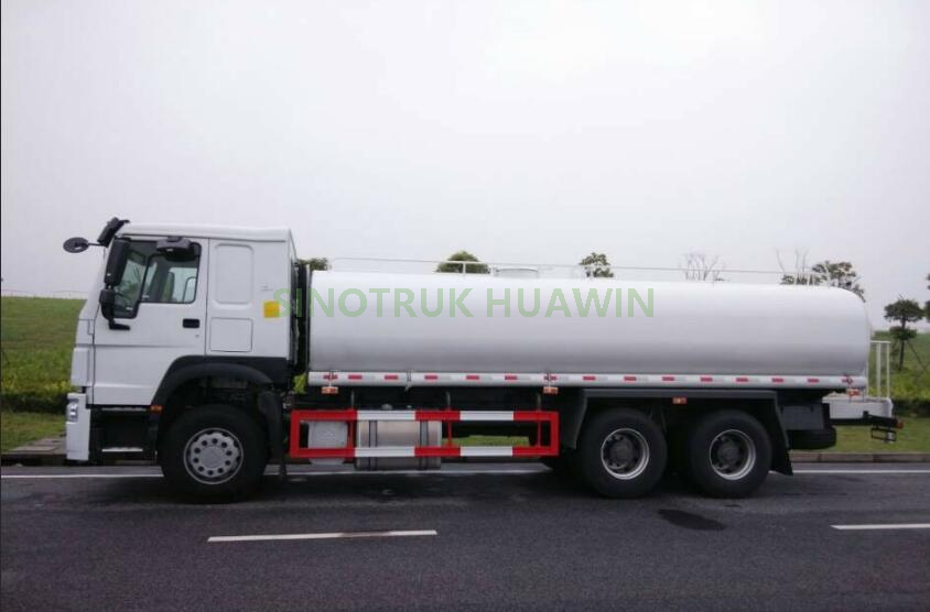 SINOTRUK HOWO 6X4 20000 litros camión rociador de agua