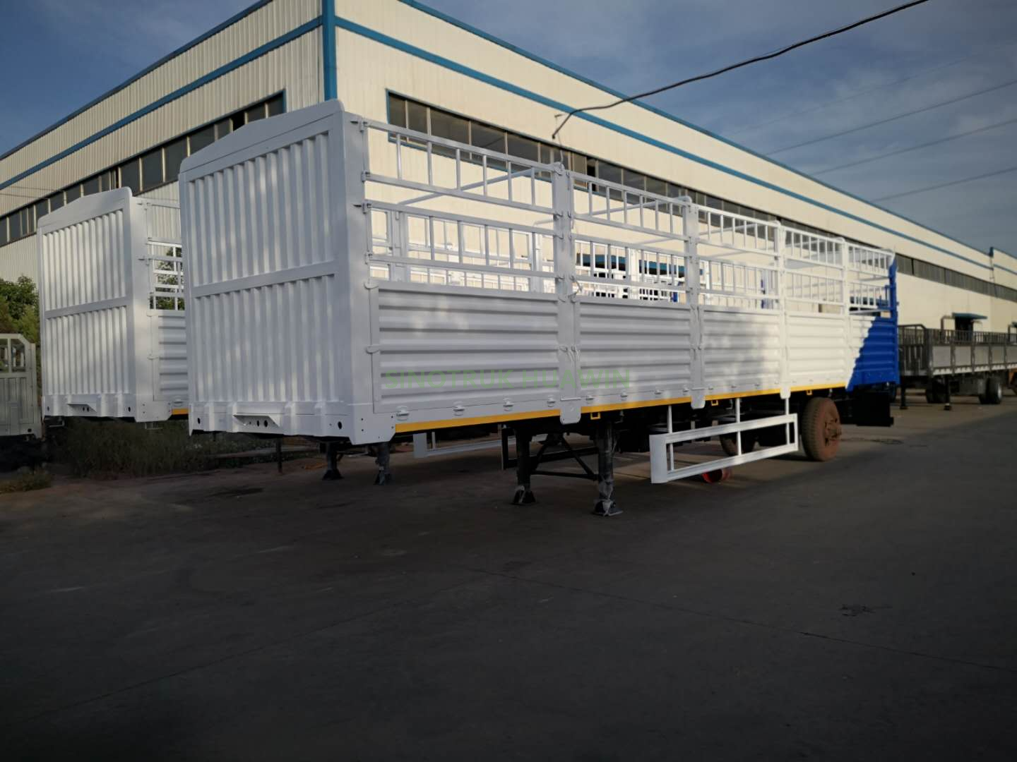 Semirremolque de almacén de 3 ejes SINOTRUK