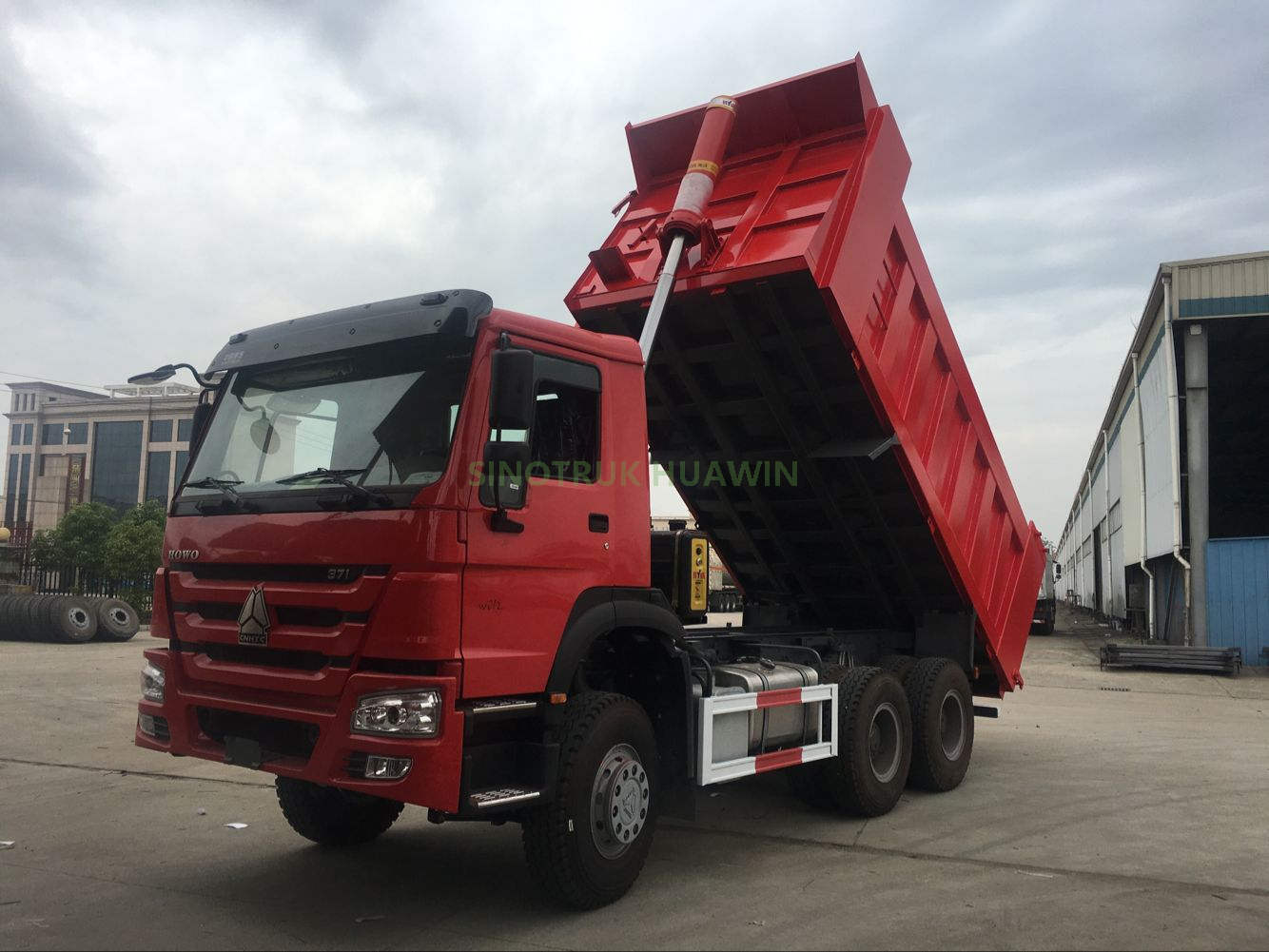 Camión volquete basculante delantero Sinotruck HOWO 6X4