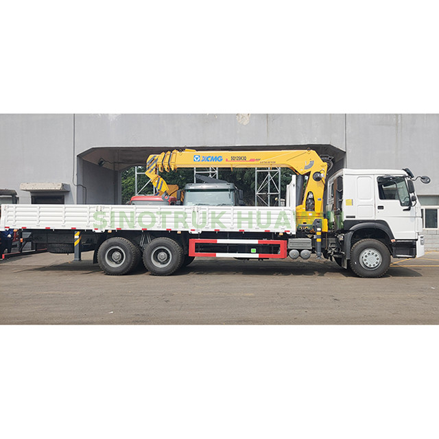 Camión HOWO 6x4 con grúa XCMG 14T