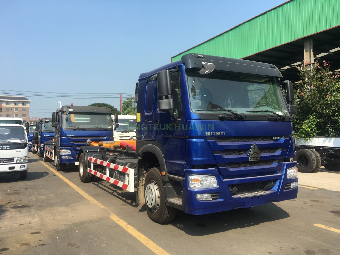Camión de basura SINOTRUK 4X2 con brazo de gancho