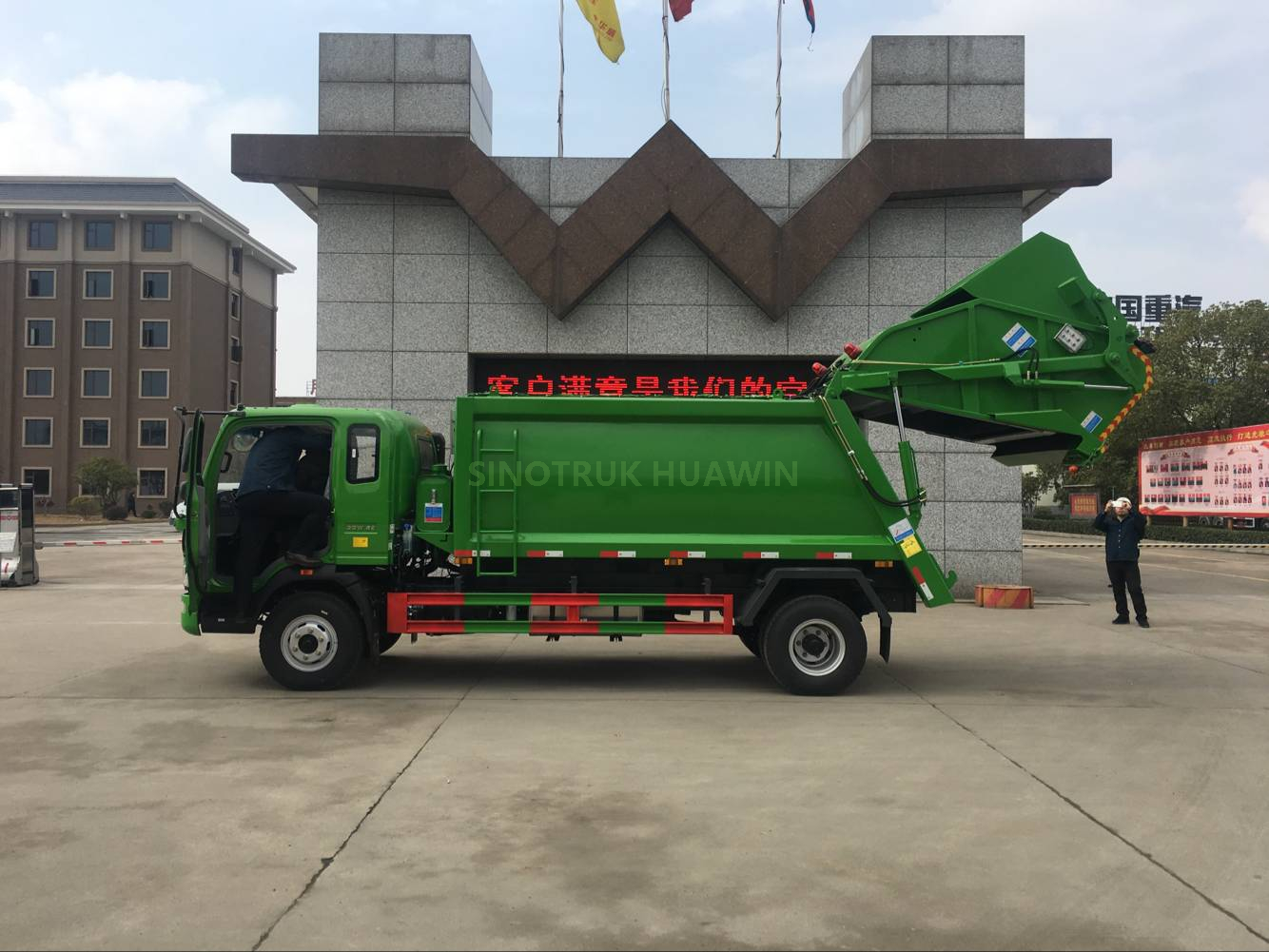 Camión compactador de basura SINOTRUK HOWO 4X2